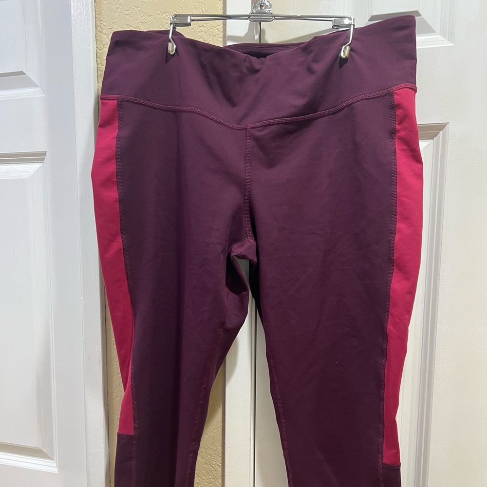 Brooks crop leggings. New condition w/o tags.
